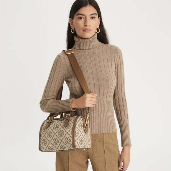 New,✨ T monogram jacquard duffle bag - Picture 13 of 16